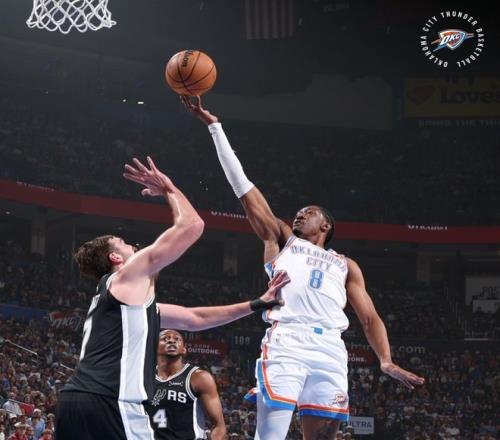 巴薩力追前,足球巨星斯,特林,AG真人app,AG真人平台,AG真人电子游戏平台