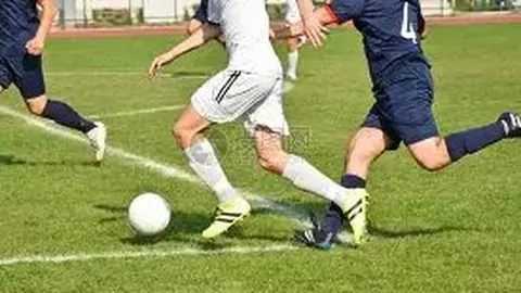 《斯洛特发声：争议进球引热议，揭秘曼城与狼队相似判罚之谜！》